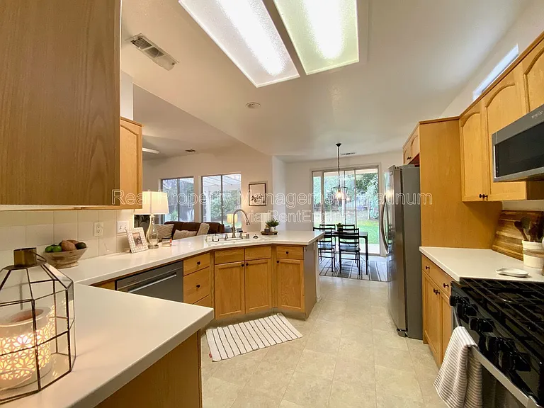 4872 N Crestmoor Ave — Photo 4