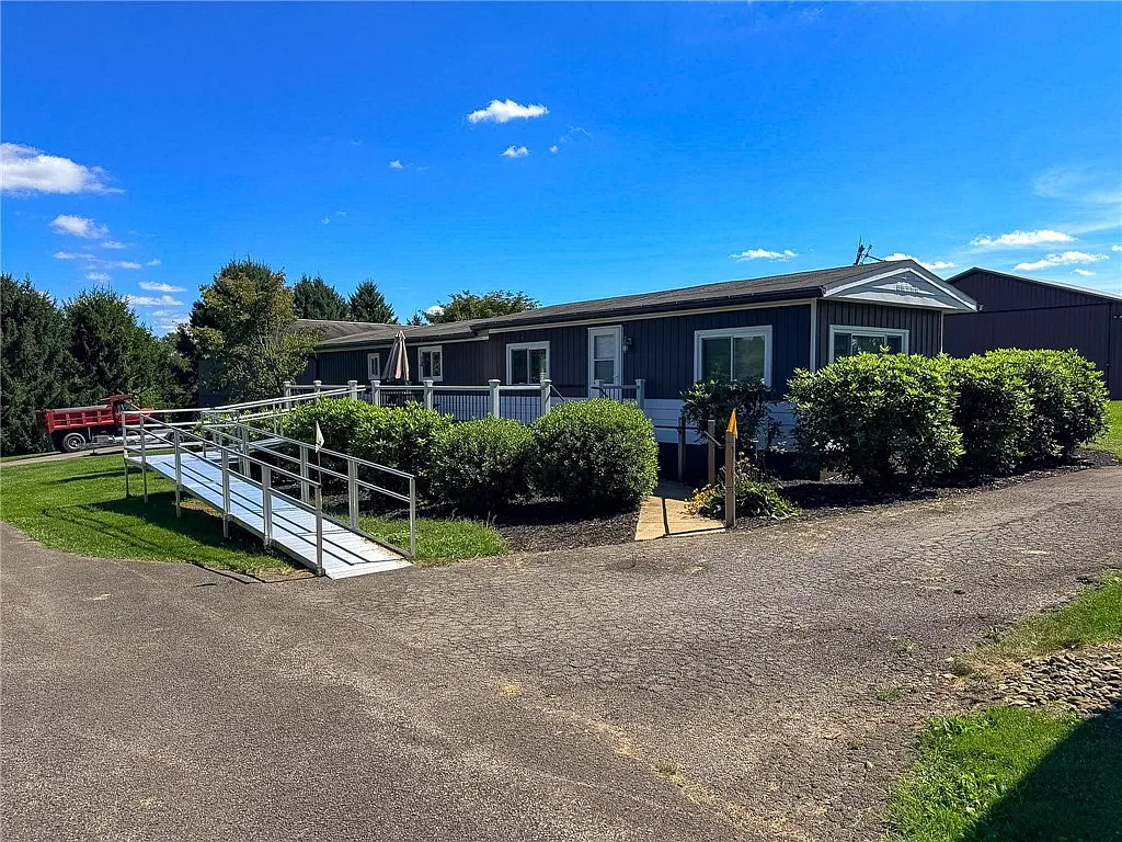 2 bed, $1,200 — Photo 1