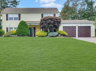 66 Livingston Ln, Manalapan, NJ 07726