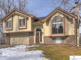 10930 Saratoga Plz, Omaha, NE 68164
