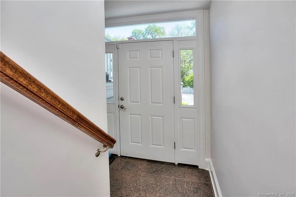 2 bed, 2.5 bath, 1904 sqft, $5,950 — Photo 3