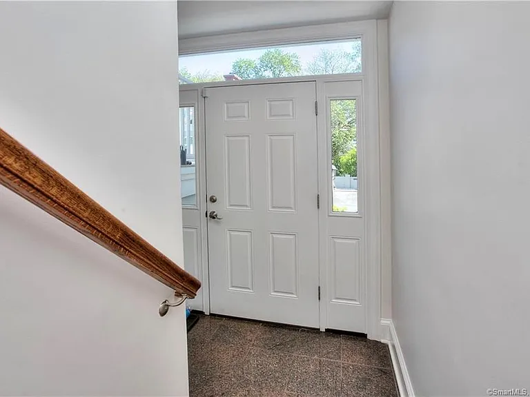 450 Center St #15 — Photo 3