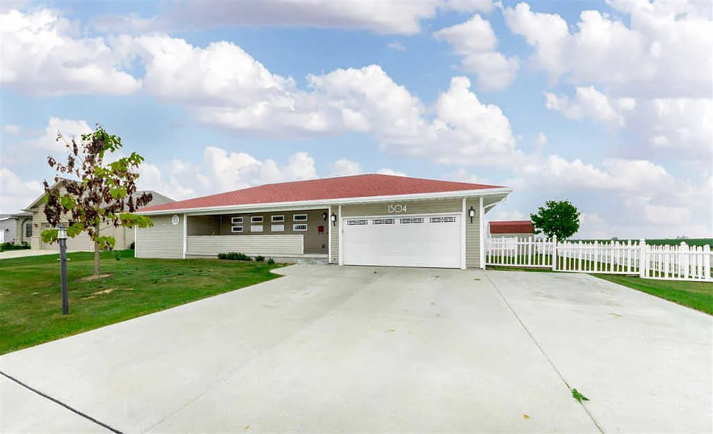 1504 Hampton Rd photo 1
