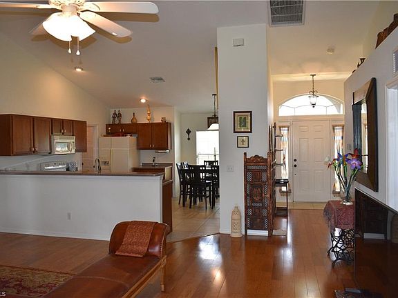 2nd image of 1012 NE Juanita Pl