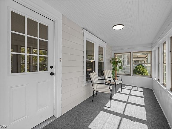 5th image of 33 Brighton Dr