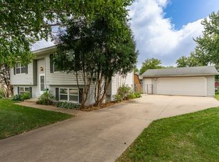 1916 9 1/2 Ave SE, Rochester, MN 55904