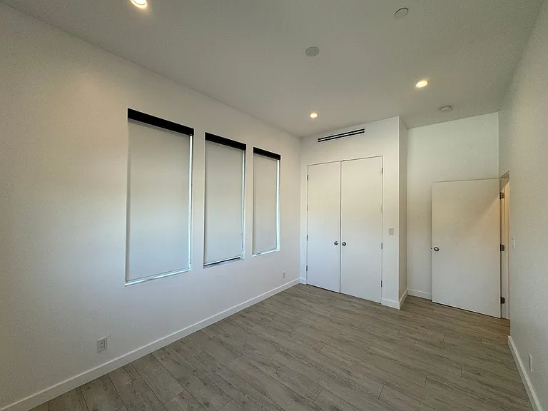 143 N Ardmore Ave — Photo 15