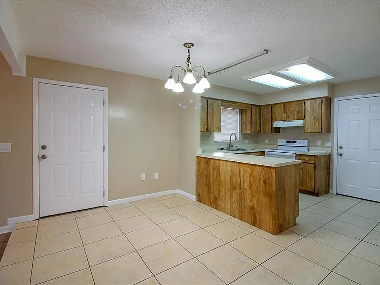 1545 King Ave — Photo 4