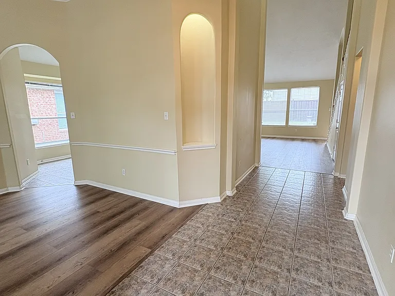 6038 Heathmoor Ln — Photo 7