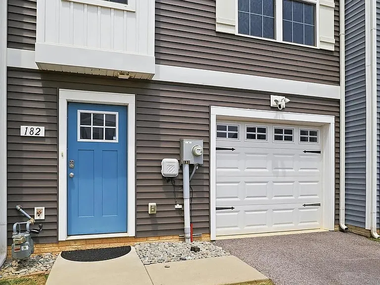 182 Hudson Blvd — Photo 3