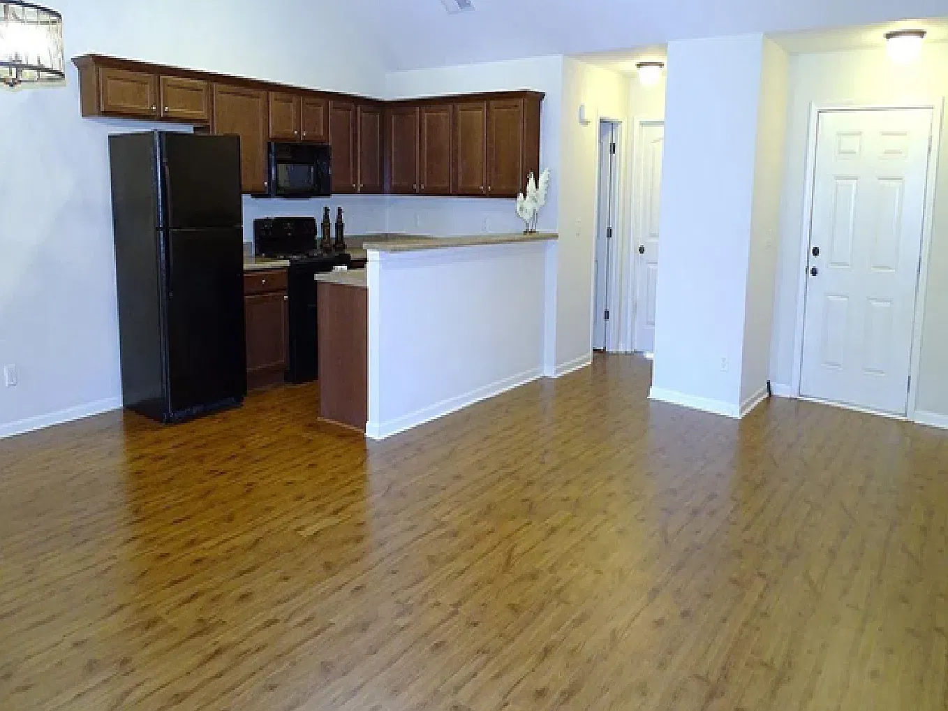 157 Danbury Ln — Photo 2