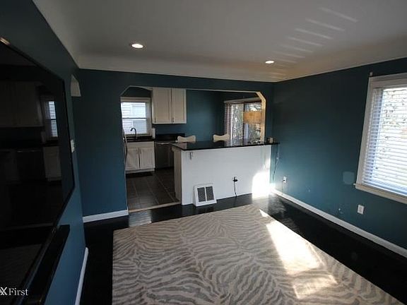 4th image of 2505 McDowell St