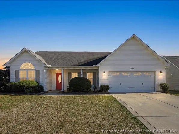 2142 Queen Elizabeth Ln, Hope Mills, NC 28348