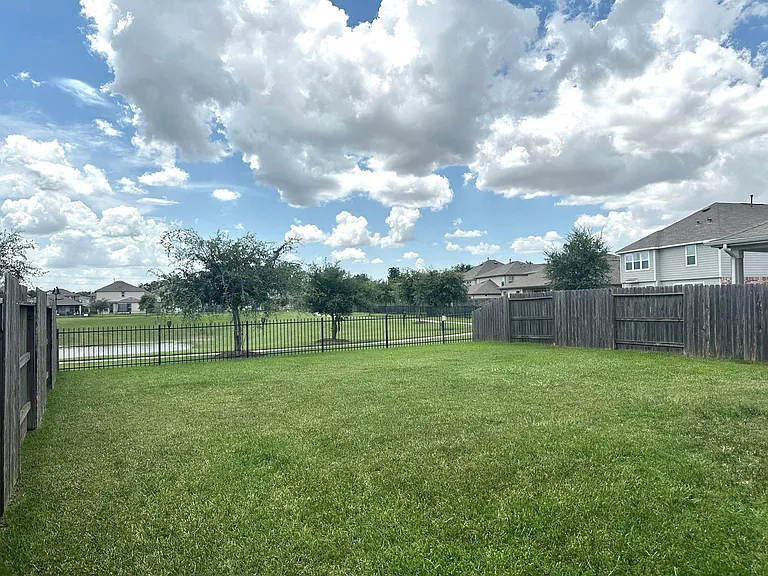 5027 Hickory Deer Ln — Photo 20