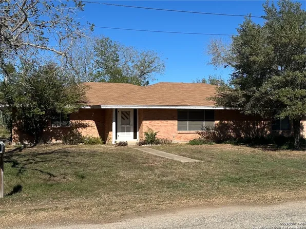 1701 H, Floresville, TX 78114
