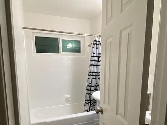5th image of 25426 Van Leuven St