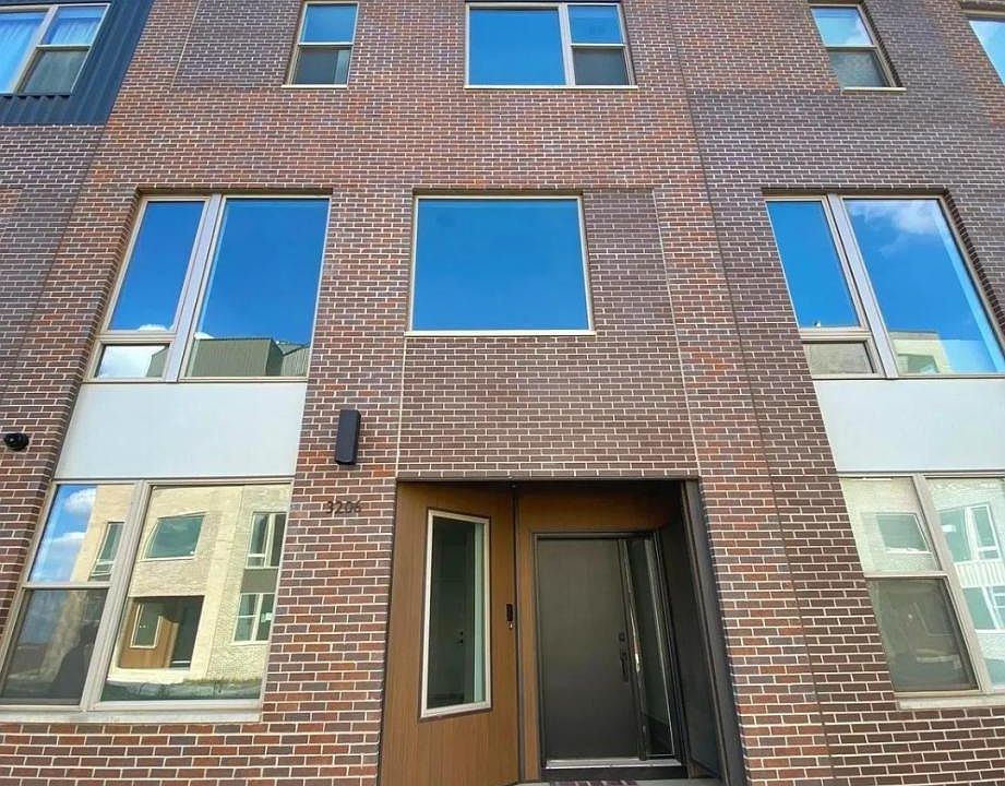 1st image of 3206 Parkview Walk