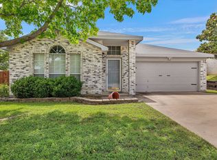 7108 Stonegate Dr, Benbrook, TX 76126