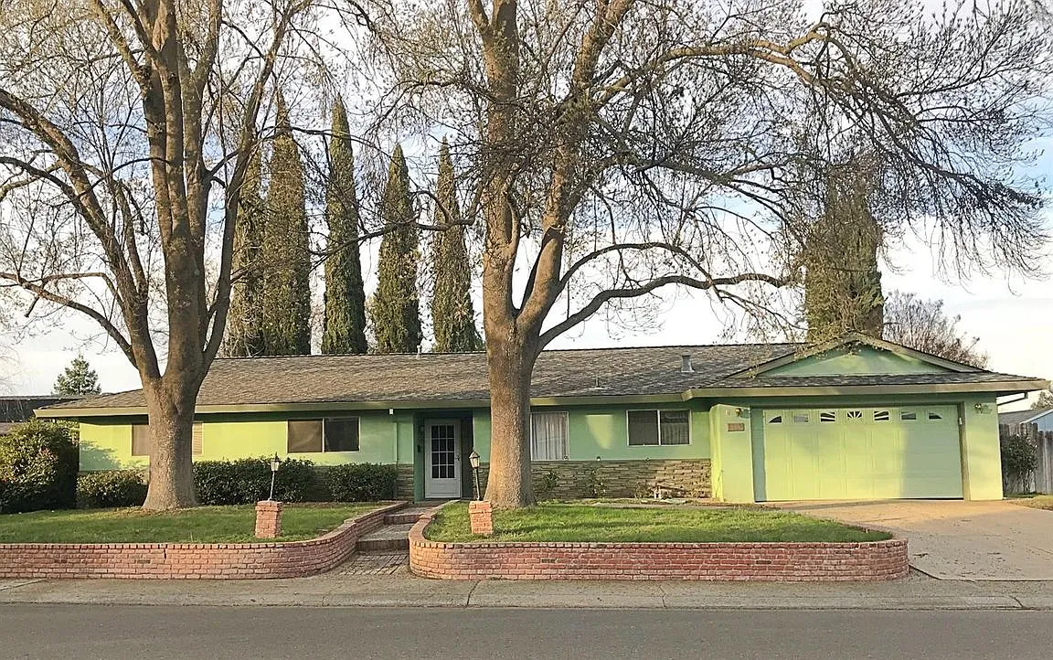 9009 Plaza Park Dr photo 1