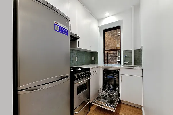 Rented by Aether Property Group | media 22