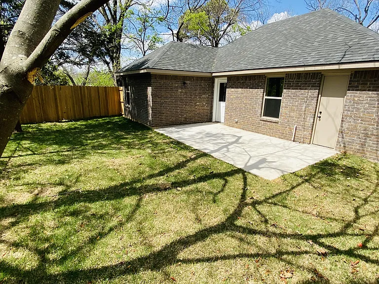 312 E Heron St — Photo 20