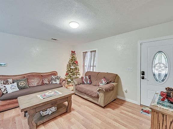 5th image of 509 SE 12th St