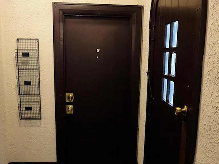 Private entrance in foyer