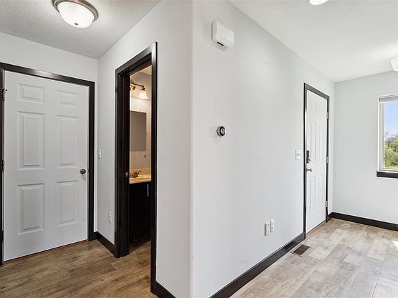 4th image of 1325 Nicholas Ln