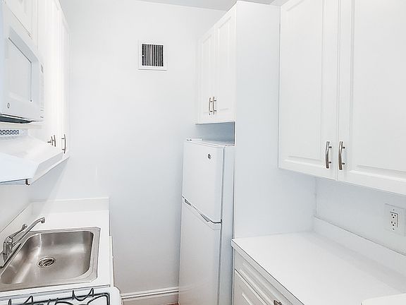2nd image of 210 E 83rd St APT 3C