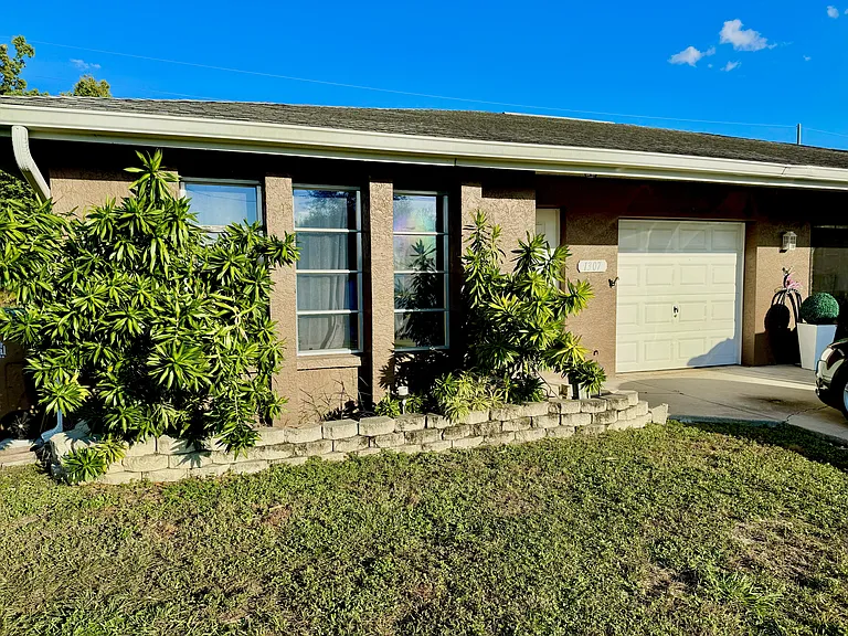 1307 SW Santa Barbara Pl — Photo 11