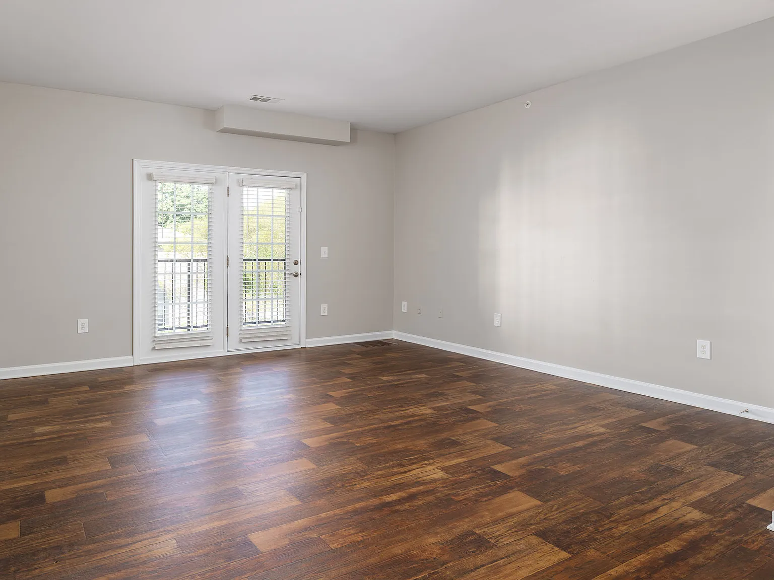 Marshall Square Apartments — Photo 4