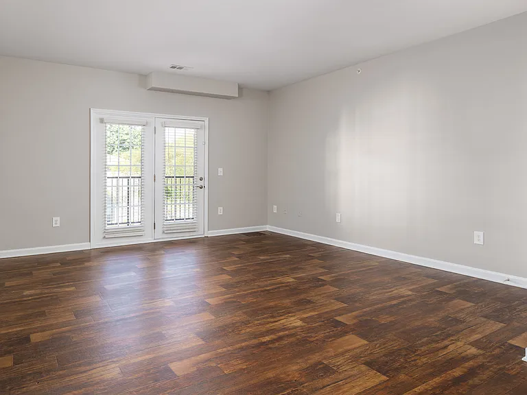 Marshall Square Apartments — Photo 4