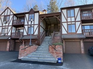 111 Foxwood Cir, Mount Kisco, NY 10549