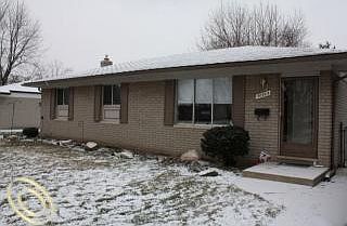 2nd image of 40385 Diane Dr
