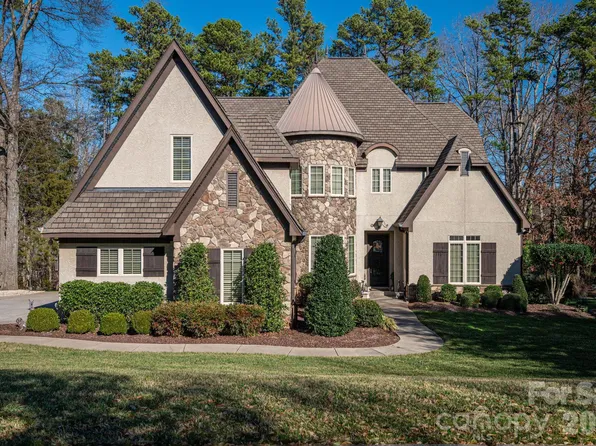 8000 Water View Dr, Belmont, NC 28012