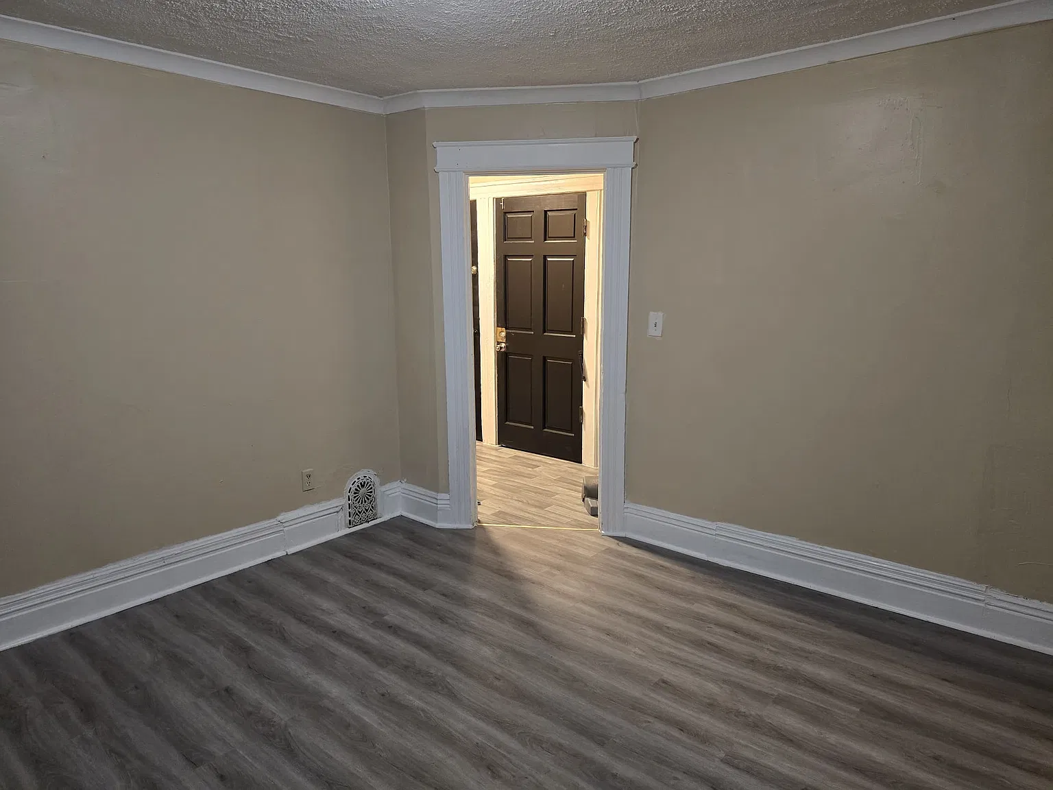 3 bed, 1075 sqft, $1,400 — Photo 4