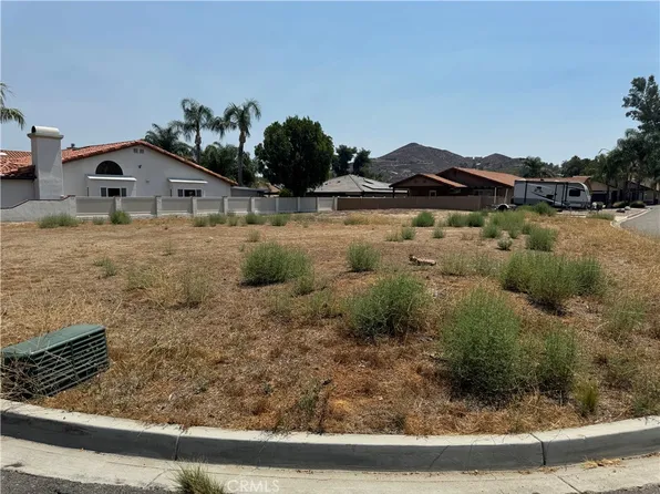 30640 Sparrow Hawk Dr, Quail Valley, CA 92587