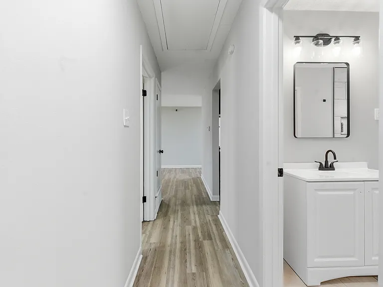 3206 Melbourne St — Photo 2