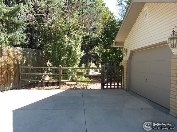 Attached garage & gate to back yard