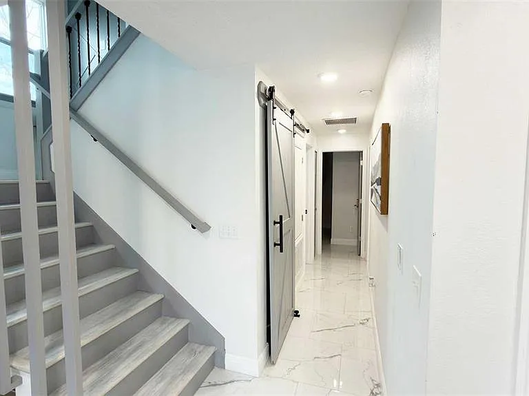 1414 E Harding St — Photo 15
