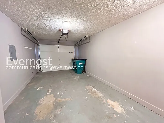 1336 Yorkshire Ln — Photo 22