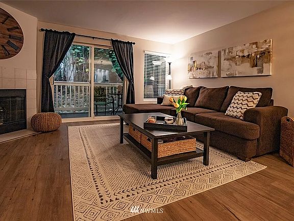 4th image of 6811 SE Cougar Mountain Way