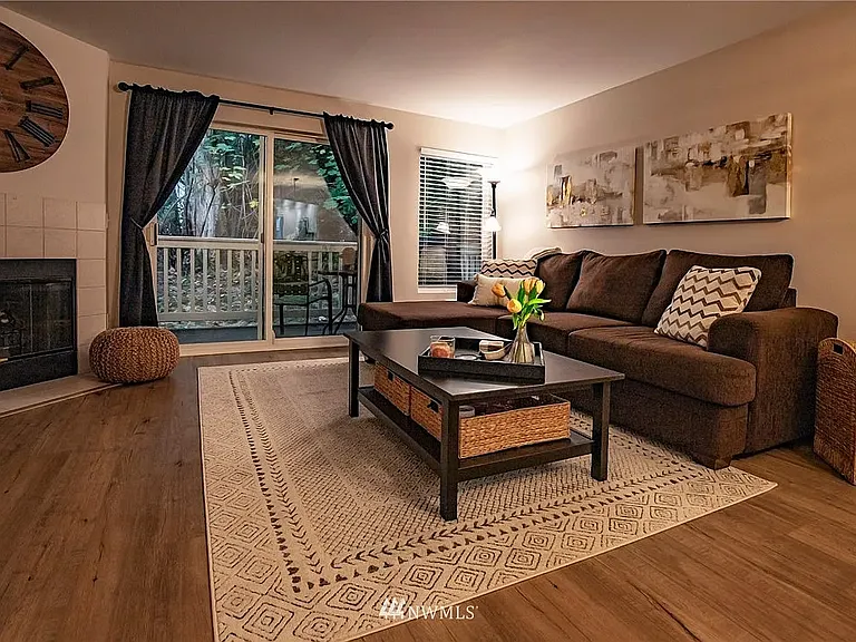 6811 SE Cougar Mountain Way — Photo 4