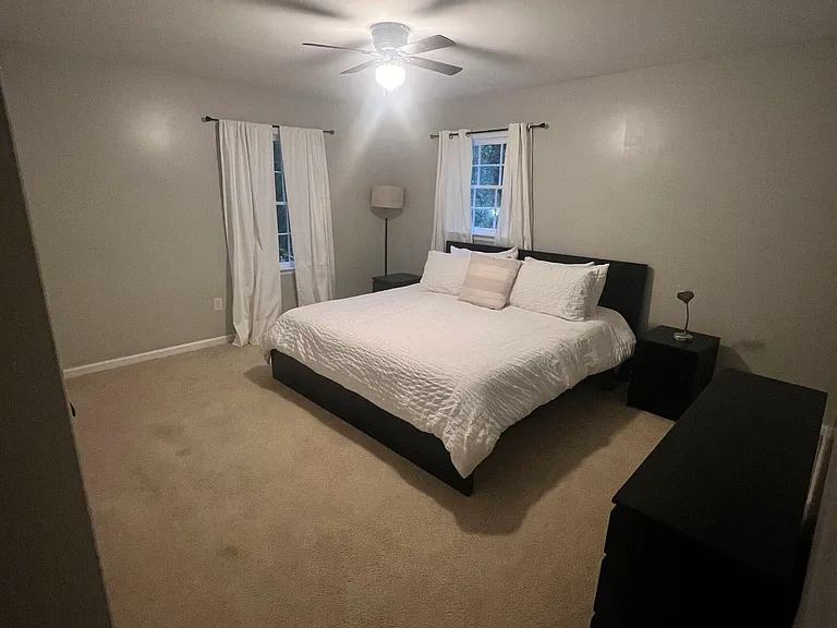 527 University Cir — Photo 12