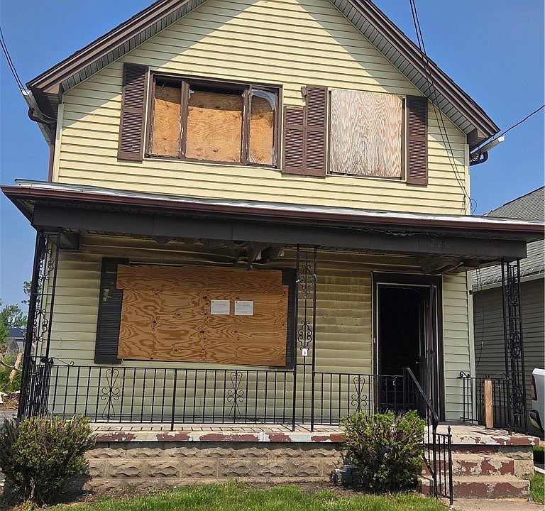 1st image of 220 Lewis St