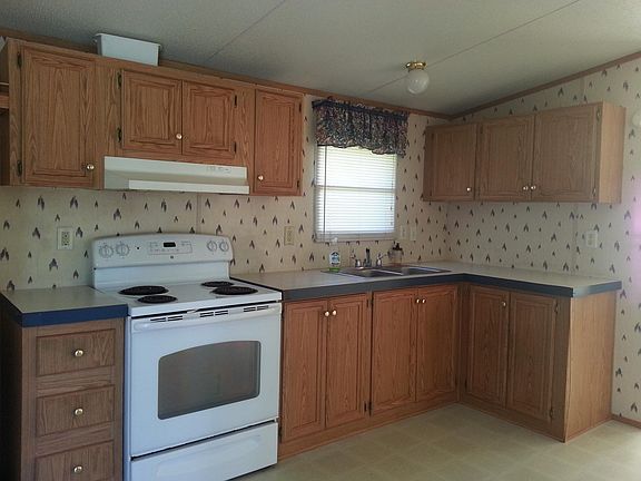 Kitchen. Appliances include refrigerator and stove.