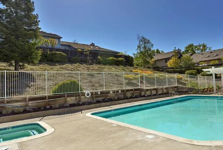 208 Promenade Ln — Photo 31