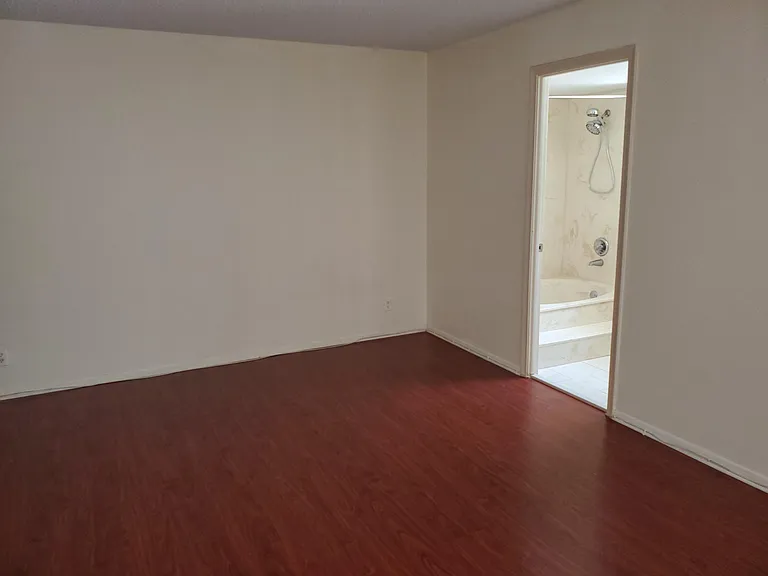 824 NE 27th Ave — Photo 13