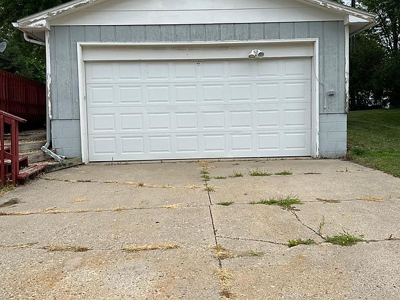 3rd image of 403 E 12th St
