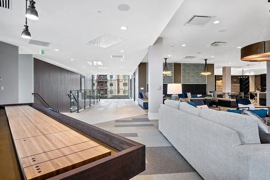 Seven Skies Apartments — Photo 4